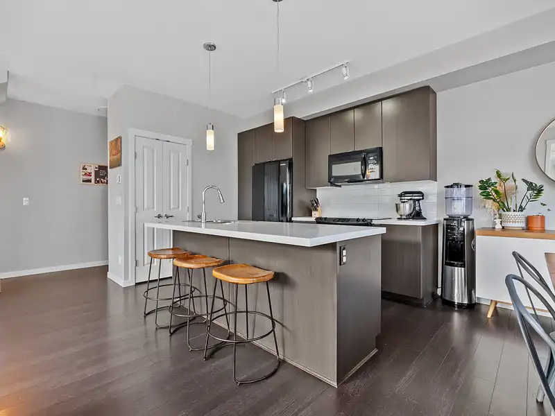 25 19505 68A AVENUE - photo 2 of 40