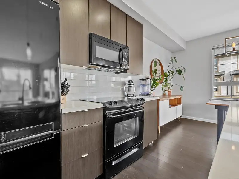 25 19505 68A AVENUE - photo 3 of 40