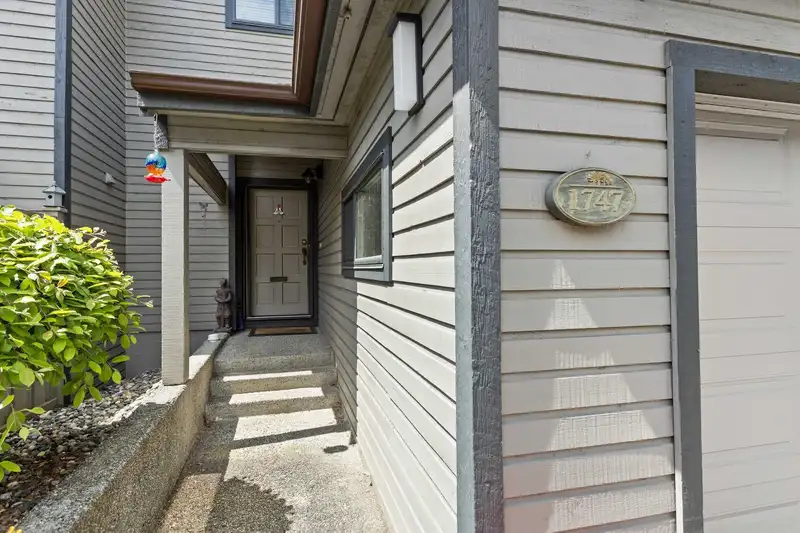 1747 RUFUS DRIVE - photo 4 of 40