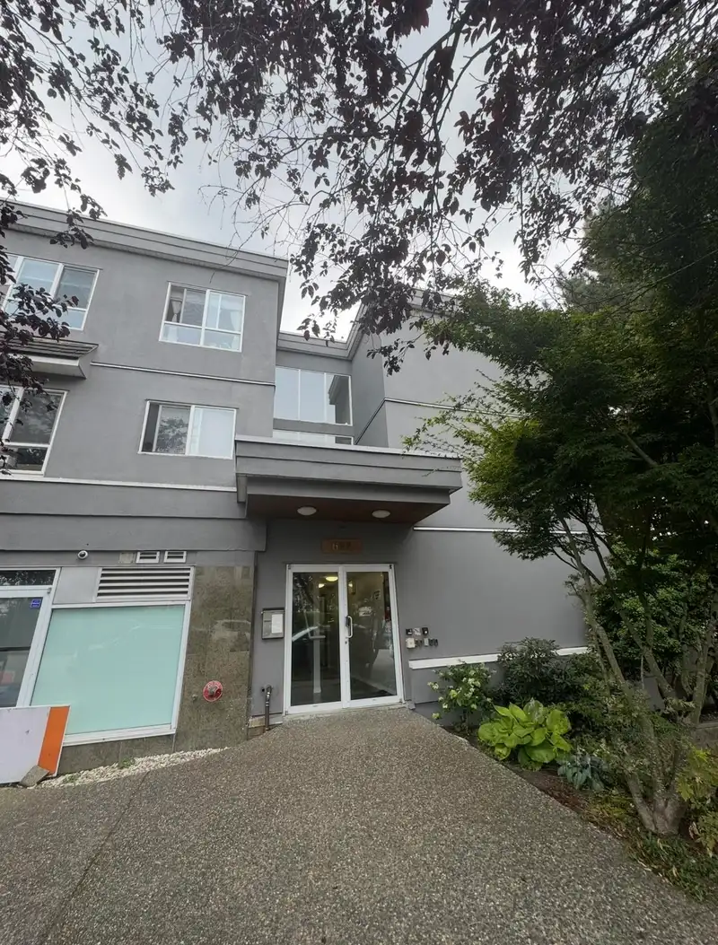 302 688 E 56TH AVENUE - photo 1 of 24