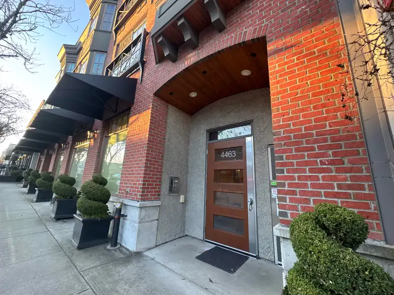 305 4463 W 10TH AVENUE - photo 1 of 10