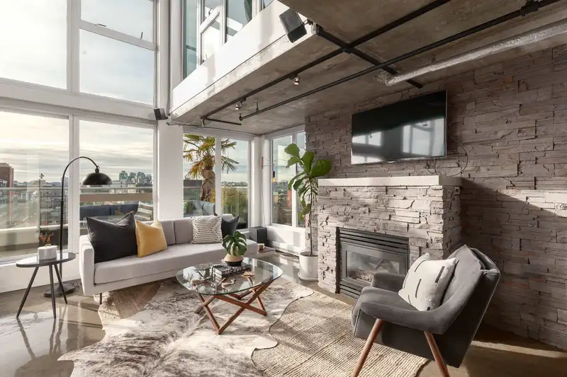 1002 289 ALEXANDER STREET - photo 1 of 36
