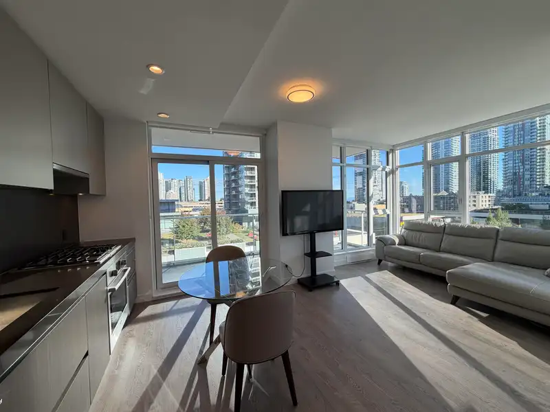 709 6080 MCKAY AVENUE - photo 4 of 14