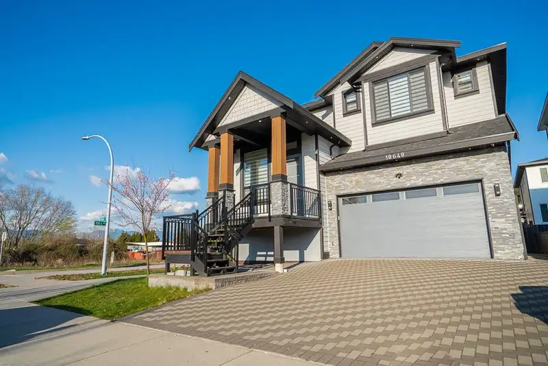 10648 124 STREET - photo 3 of 37