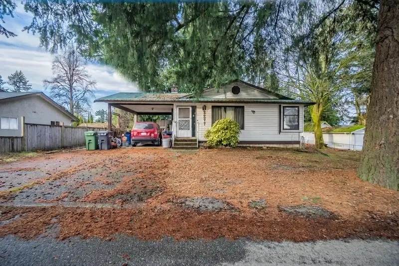 2277 MOULDSTADE ROAD - photo 1 of 24