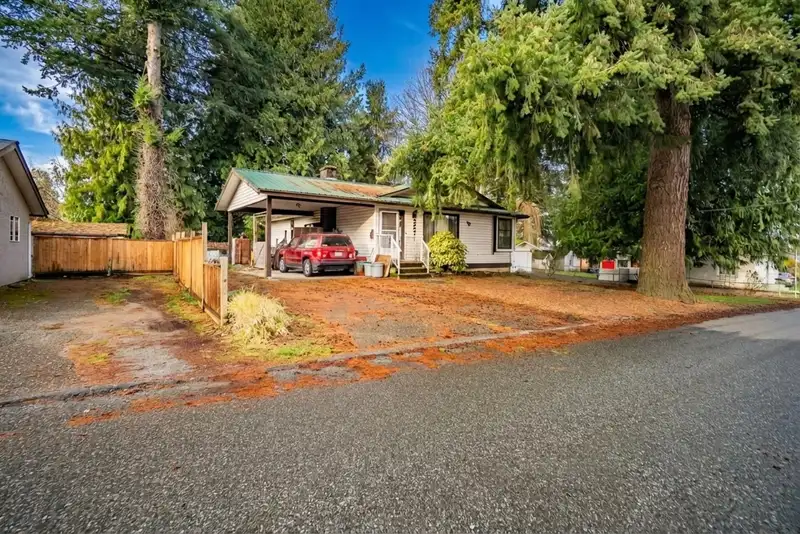 2277 MOULDSTADE ROAD - photo 2 of 24