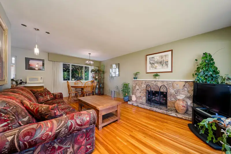 11316 91 AVENUE - photo 4 of 40