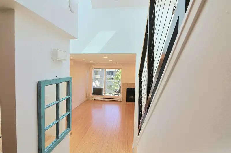 21 1345 W 4TH AVENUE - photo 2 of 25