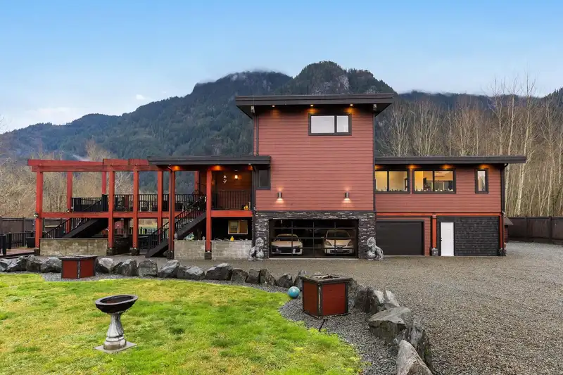 58560 TRANS CANADA HIGHWAY - photo 1 of 40
