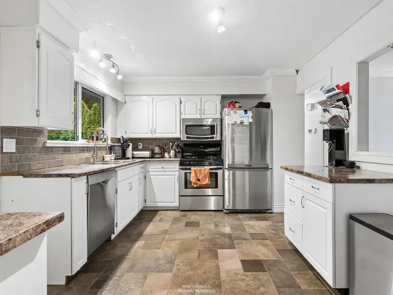 21796 DONOVAN AVENUE - photo 4 of 29