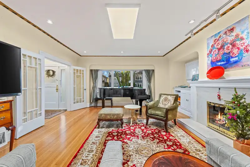4069 W 14TH AVENUE - photo 4 of 37