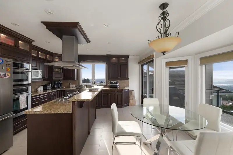 4050 ST. PAULS AVENUE - photo 2 of 39