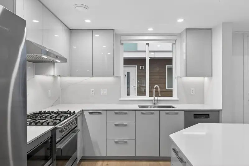 11 10333 RIVER DRIVE - photo 3 of 19