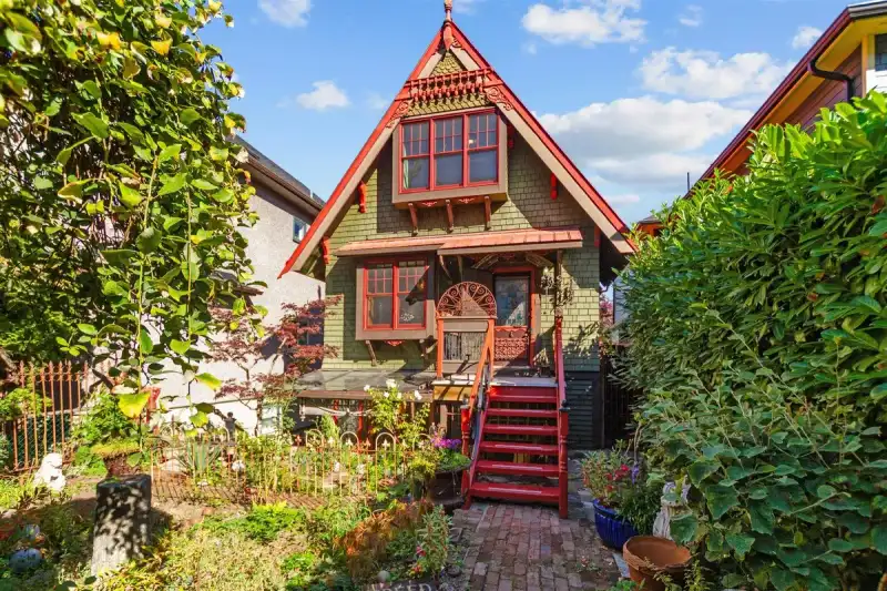 1663 ADANAC STREET - photo 1 of 37