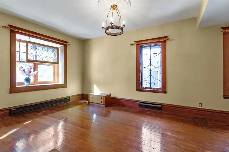 1663 ADANAC STREET - photo 3 of 37