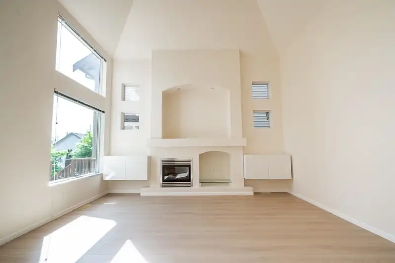 20182 70 AVENUE - photo 4 of 40