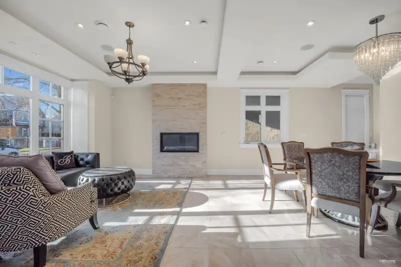 2721 W 21ST AVENUE - photo 2 of 33