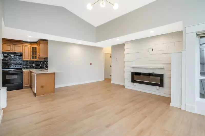 208 2828 152 STREET - photo 2 of 28