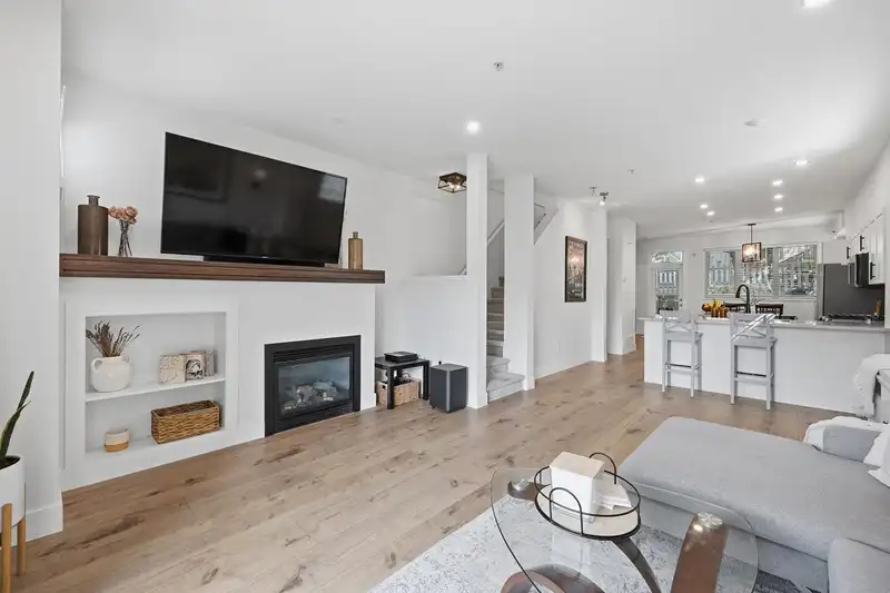 46 20326 68TH AVENUE - photo 4 of 33