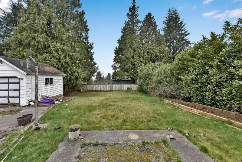 9565 116 STREET - photo 2 of 6