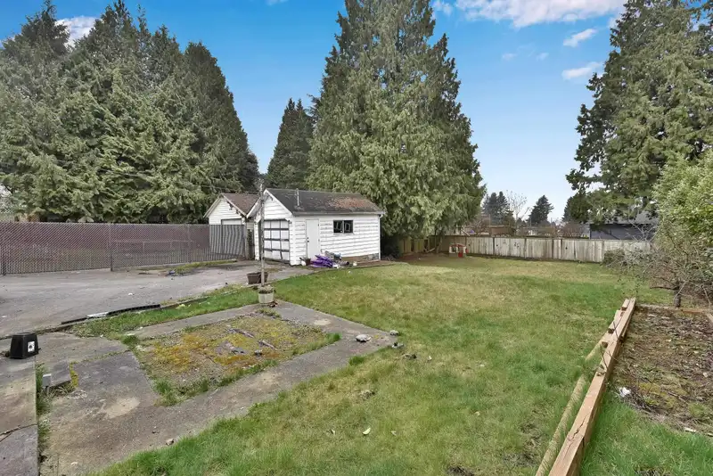 9565 116 STREET - photo 3 of 6