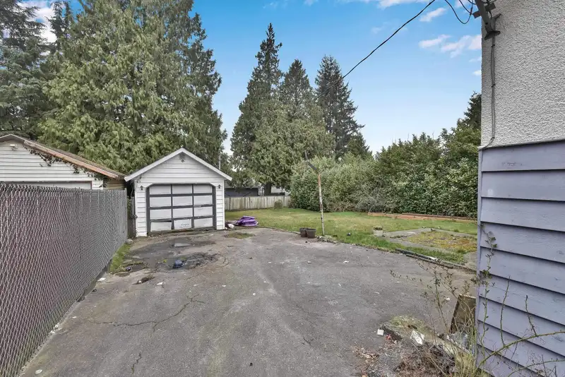 9565 116 STREET - photo 4 of 6