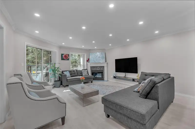 207 1500 OSTLER COURT - photo 4 of 35