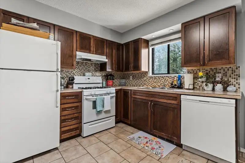 9123 ARMITAGE STREET - photo 4 of 39