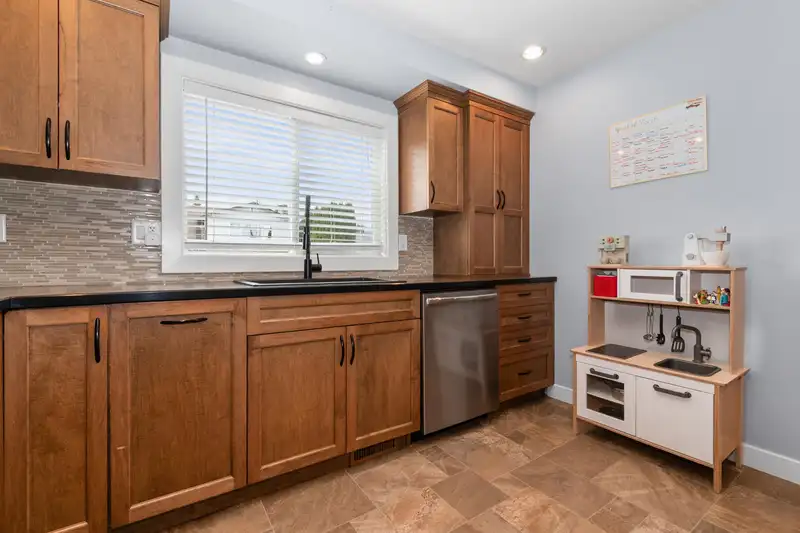 9728 HEATHER STREET - photo 2 of 35