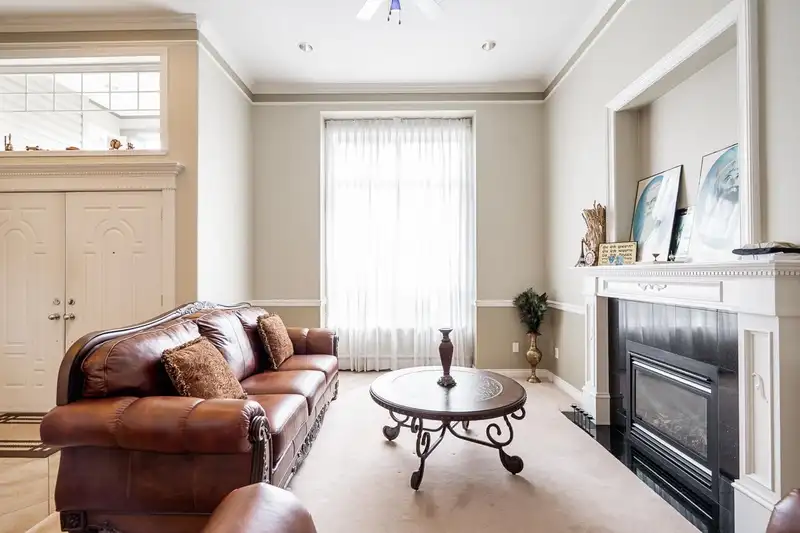 13053 96A AVENUE - photo 3 of 36