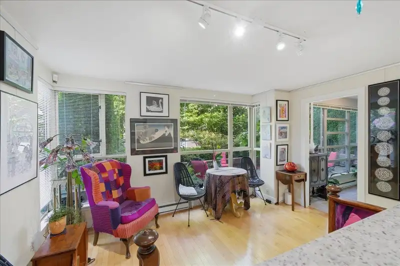310 2137 W 10TH AVENUE - photo 3 of 26