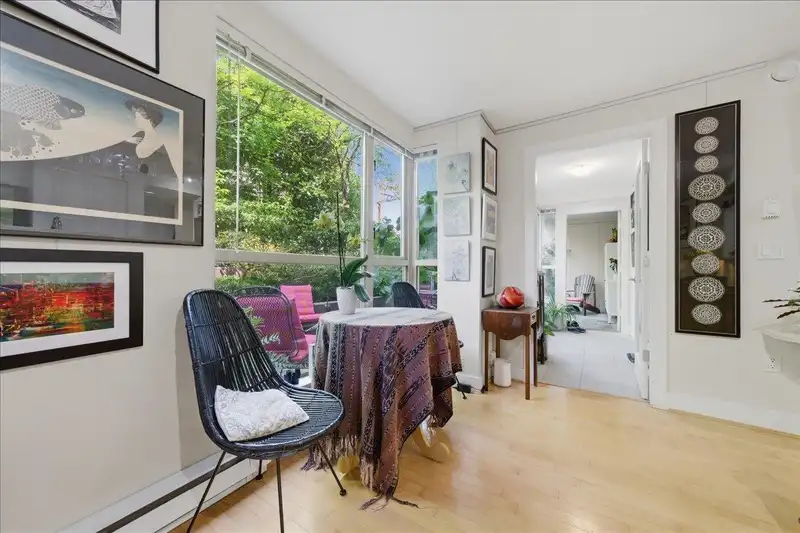 310 2137 W 10TH AVENUE - photo 4 of 26