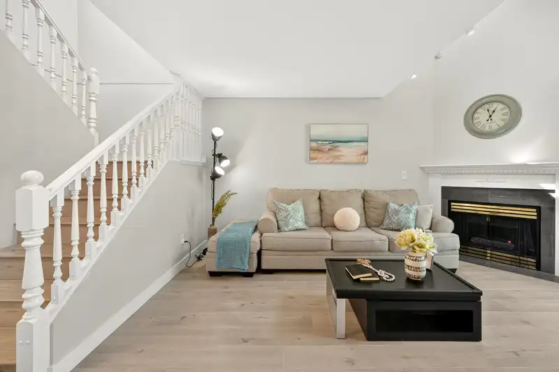 54 8111 160 STREET - photo 2 of 35