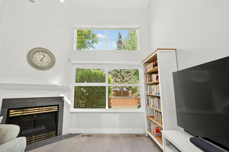 54 8111 160 STREET - photo 3 of 35