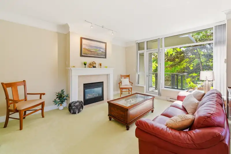 305 4759 VALLEY DRIVE - photo 2 of 39