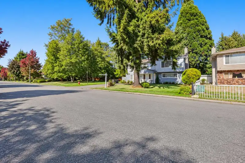 12513 91 AVENUE - photo 2 of 11