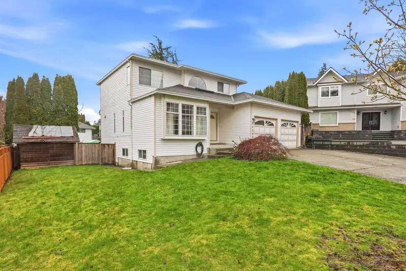 14390 78 AVENUE - photo 1 of 30