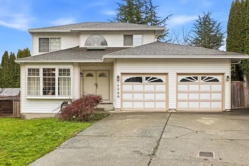 14390 78 AVENUE - photo 4 of 30