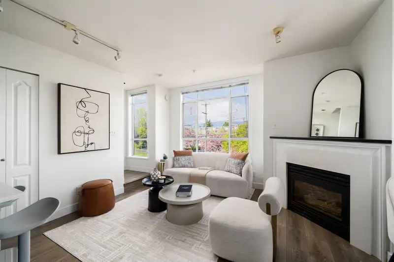 206 2190 W 5TH AVENUE - photo 2 of 33