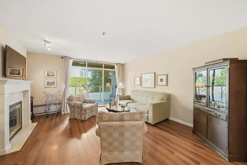 304 48 RICHMOND STREET - photo 2 of 25