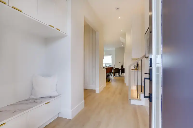 1 20537 75A AVENUE - photo 4 of 36