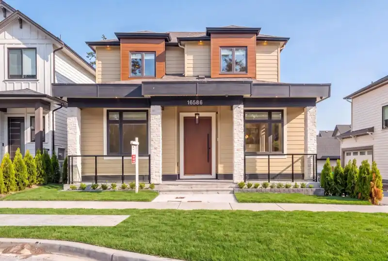 16586 22 AVENUE - photo 1 of 40