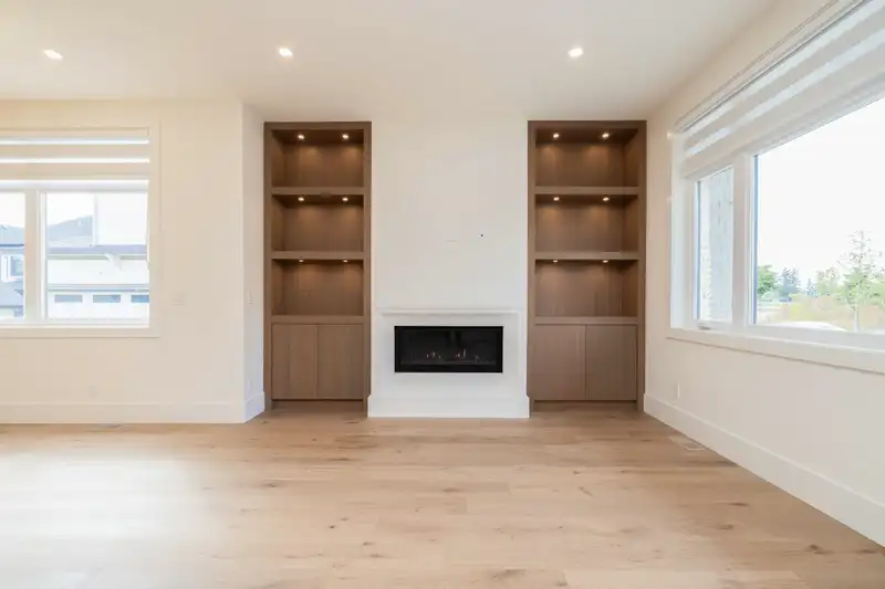 16586 22 AVENUE - photo 4 of 40