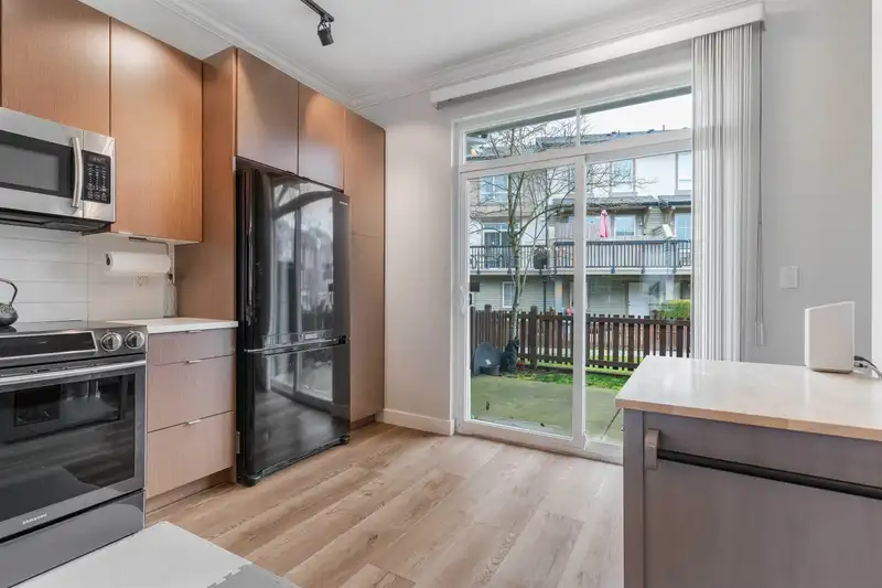 118 19505 68A AVENUE - photo 2 of 35