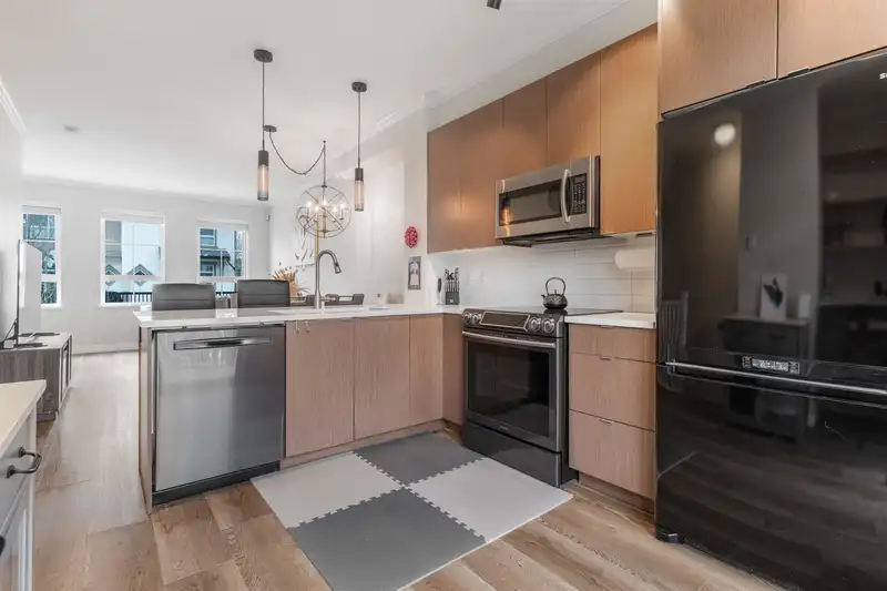 118 19505 68A AVENUE - photo 4 of 35