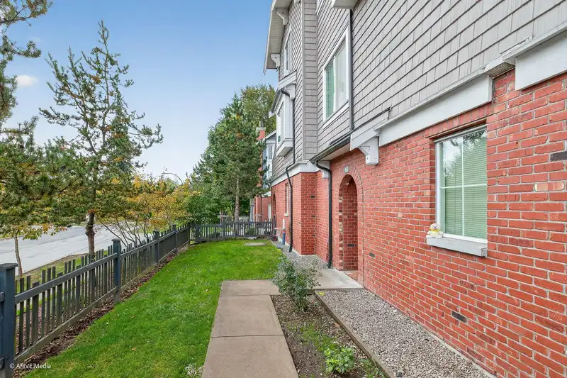 163 14833 61 AVENUE - photo 4 of 23