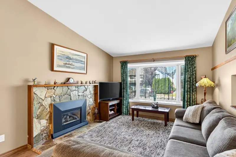 20188 116B AVENUE - photo 4 of 28