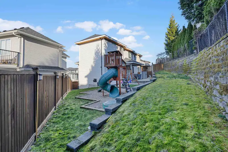 14910 62A AVENUE - photo 2 of 40
