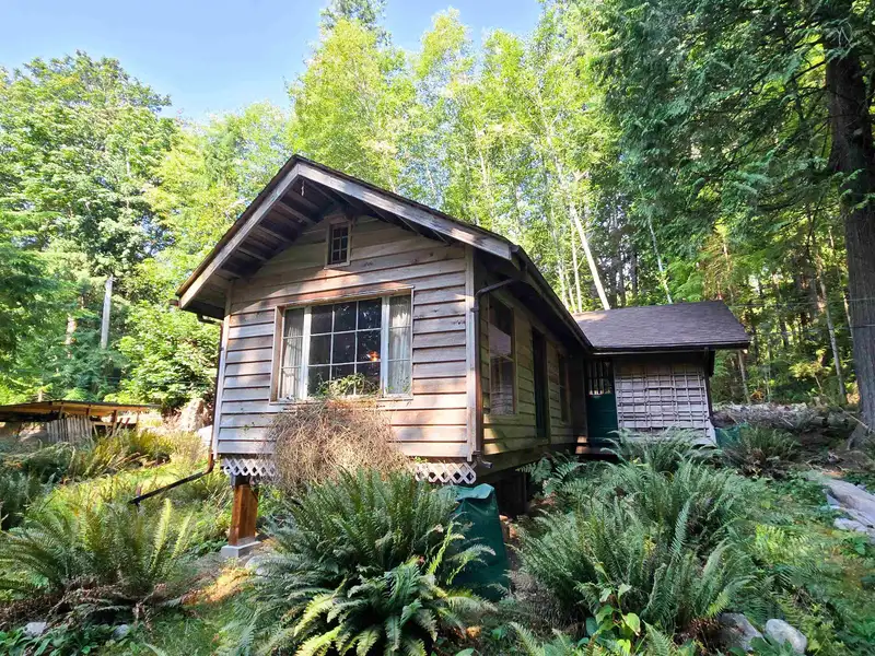 793 ANDY'S BAY ROAD - photo 1 of 40