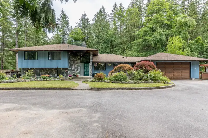 20244 27 AVENUE - photo 3 of 33
